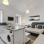 Bright 1Br Castelo Sao Jorge - Graca Getaway | By Airnest