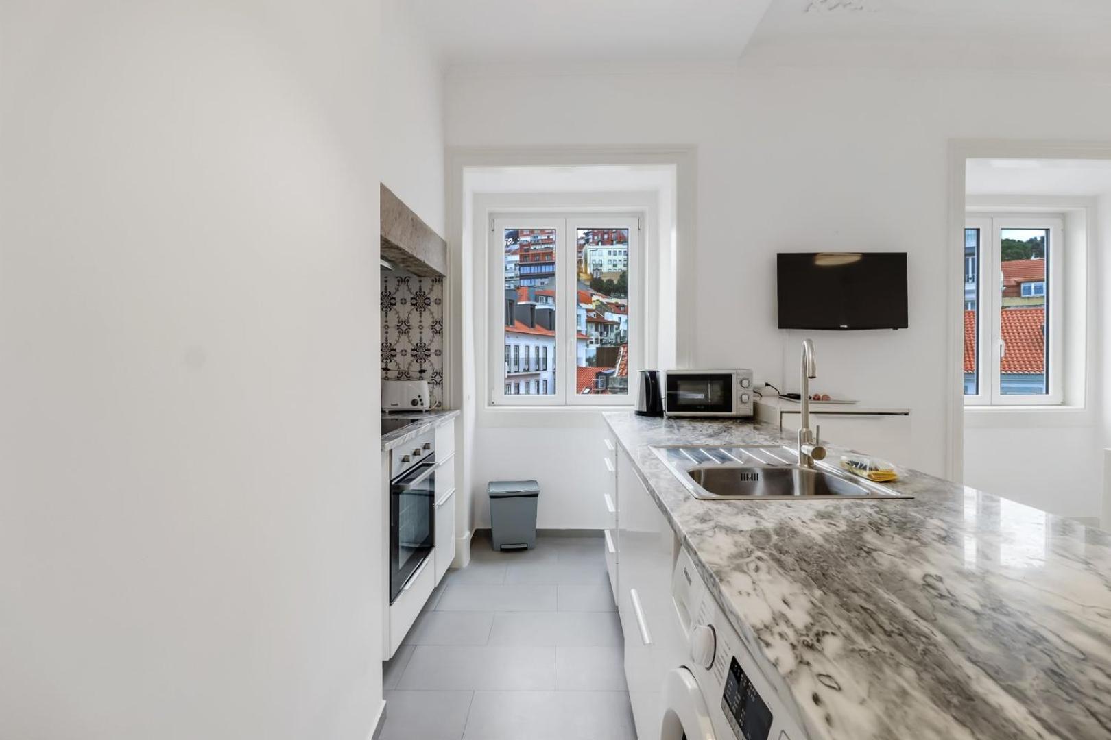 Apartment Bright 1br Castelo Sao Jorge - Graca Getaway | By Airnest Lisbon
